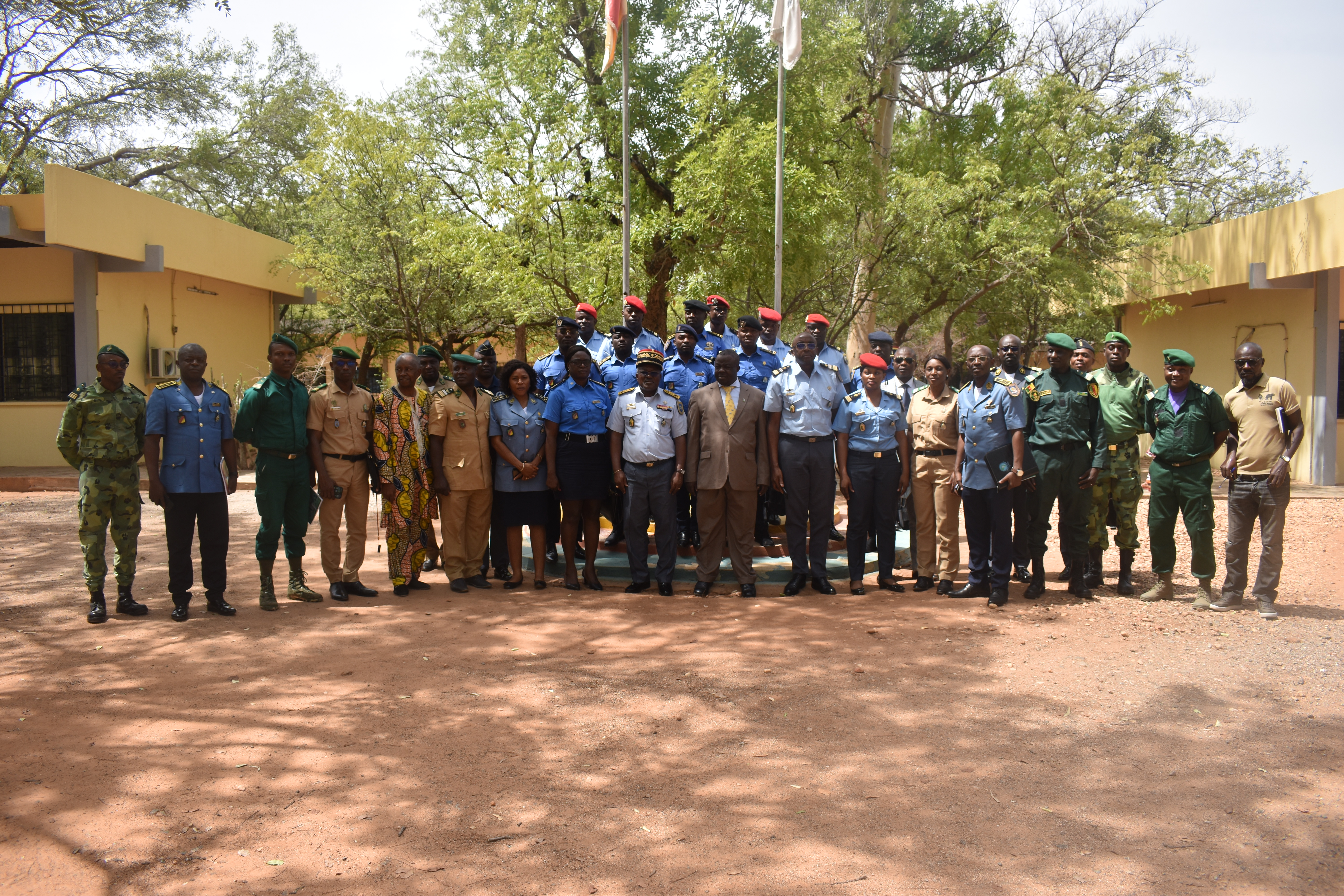 VISITE D’UNE IMPORTANTE DELEGATION DE L’ECOLE INTERNATIONALE DES FORCES ET DE SECURITE A L’ECOLE POUR LA FORMATION DES SPECIALISTES DE LA FAUNE